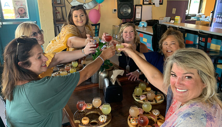girls trip to nashville drinking mimosas