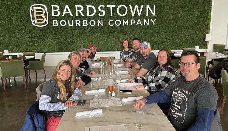 group eating lunch at bardstown bourbon company