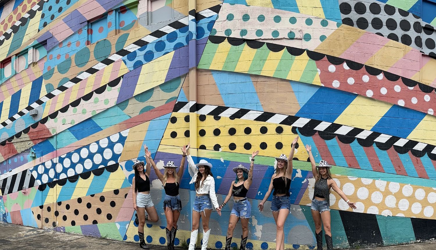 girls on nashville bachelorette trip on murals photo tour