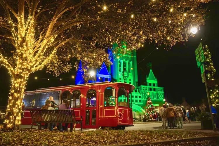 Festive lights and trolly in Bardstown for Christmas